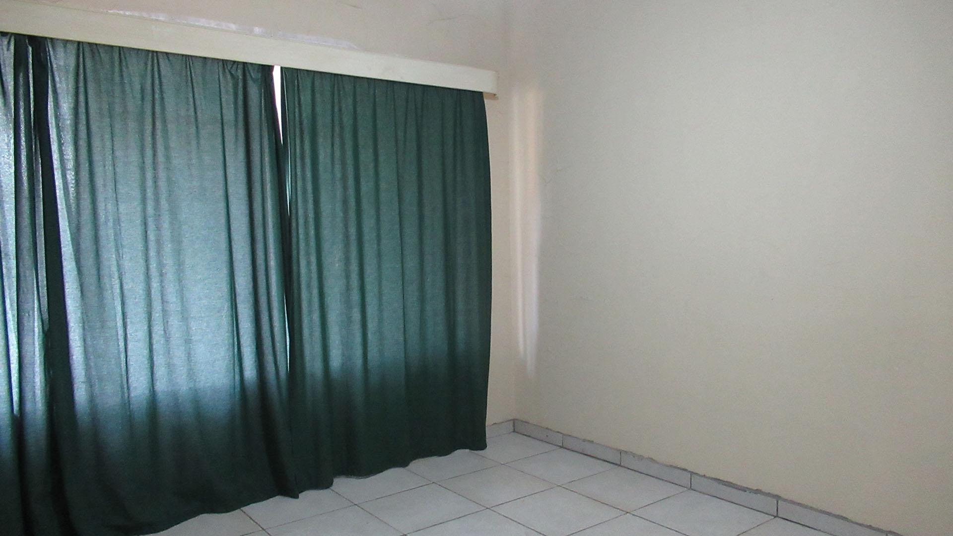 Bed Room 2 - 14 square meters of property in Sasolburg