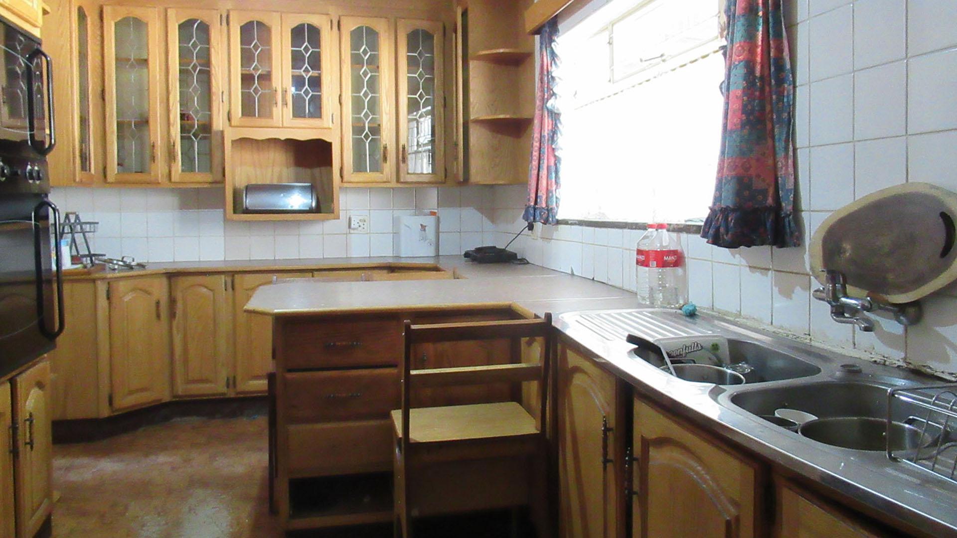Kitchen - 17 square meters of property in Sasolburg