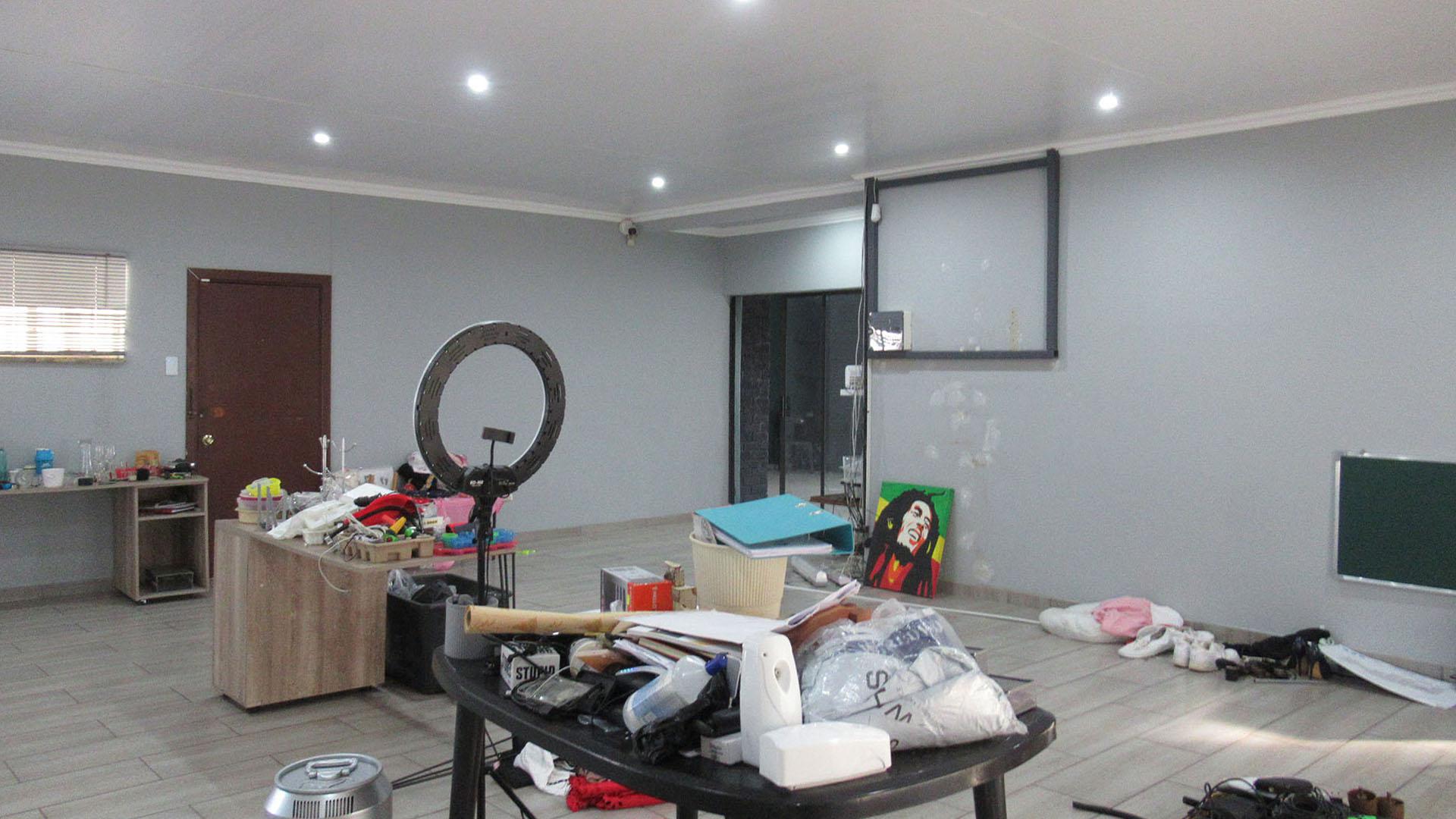 Lounges - 69 square meters of property in Sasolburg