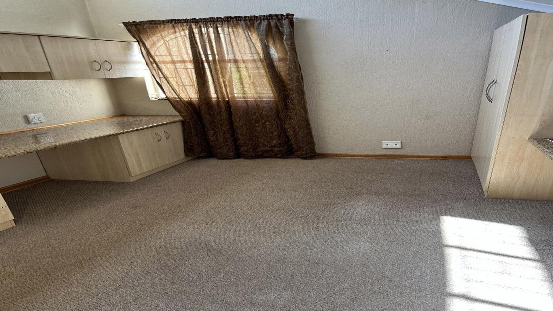 Bed Room 1 of property in Frankfort