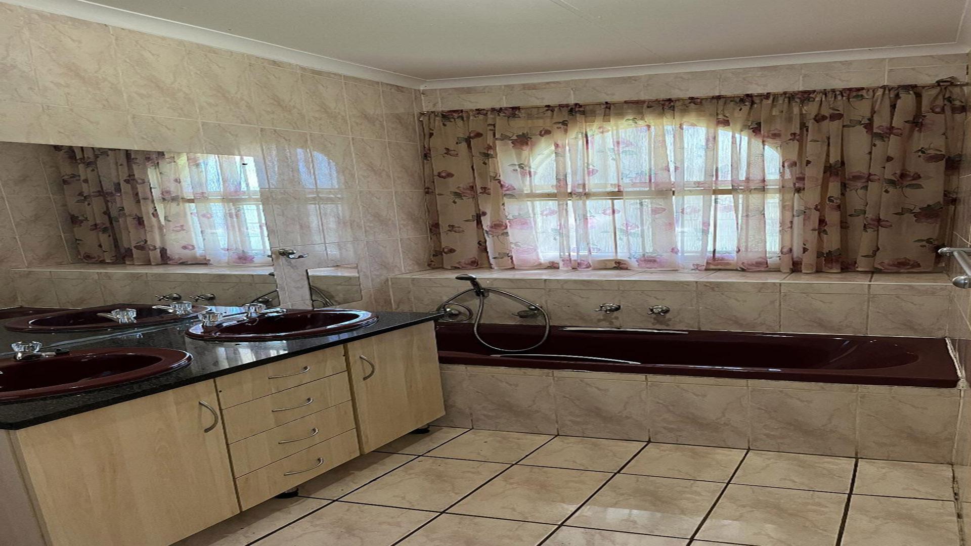 Bathroom 2 of property in Frankfort