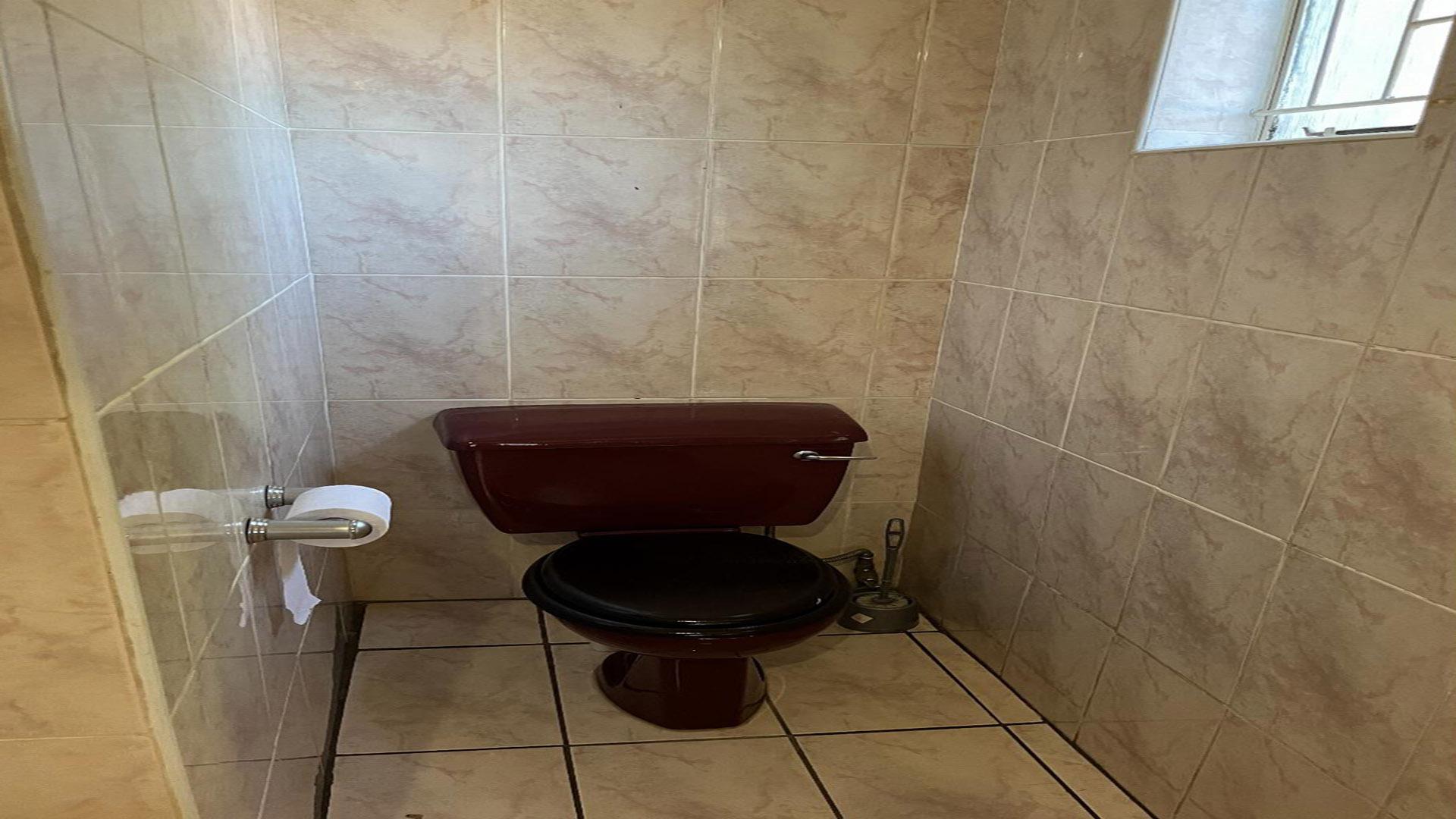 Bathroom 2 of property in Frankfort