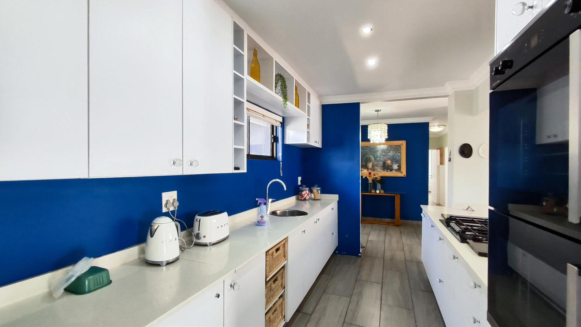 Kitchen - 27 square meters of property in Atlasville