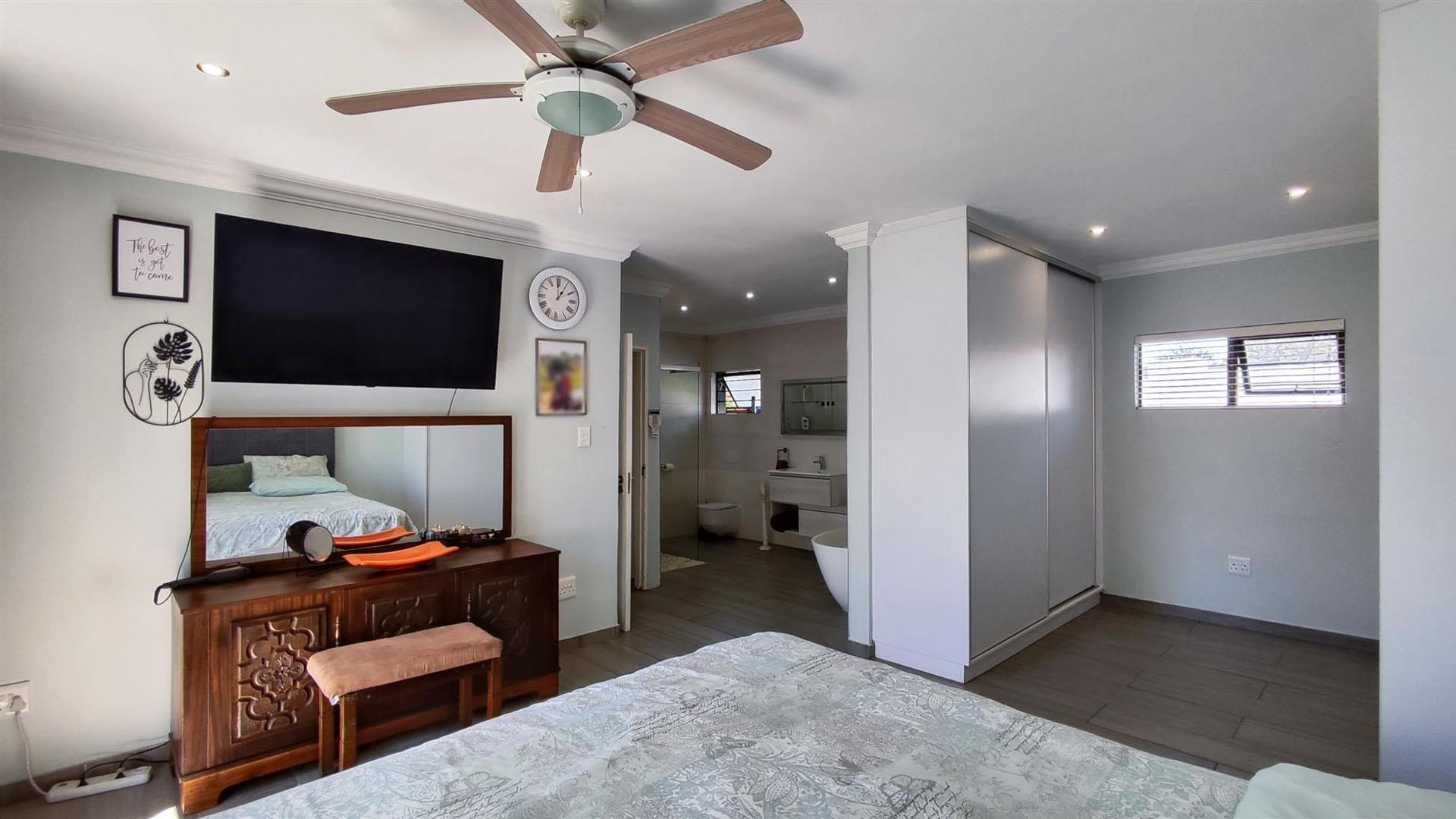 Main Bedroom - 32 square meters of property in Atlasville