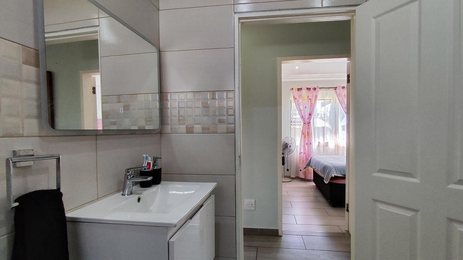 Bathroom 1 - 15 square meters of property in Atlasville