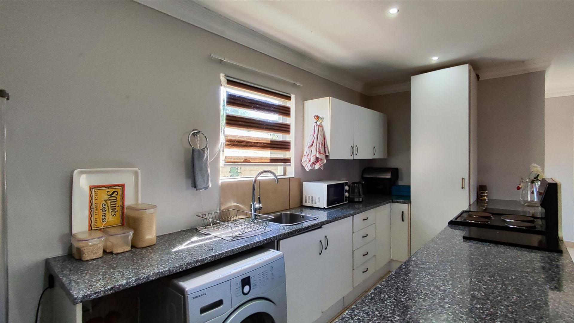Kitchen - 27 square meters of property in Atlasville