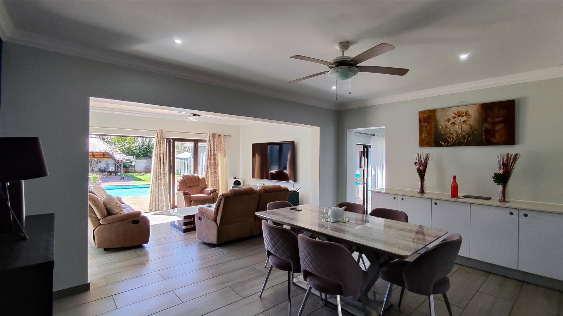 Dining Room - 25 square meters of property in Atlasville