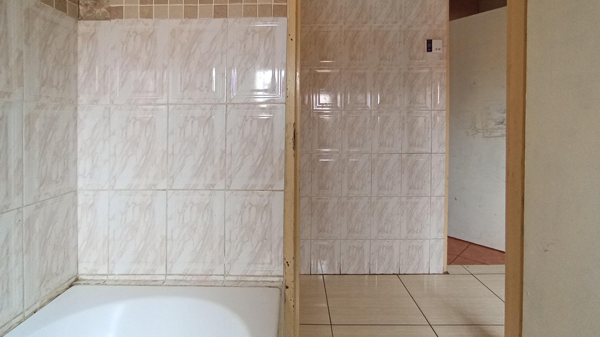 Bathroom 1 - 5 square meters of property in Soshanguve East