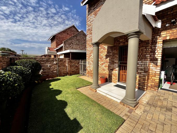 2 Bedroom House  - MR675383