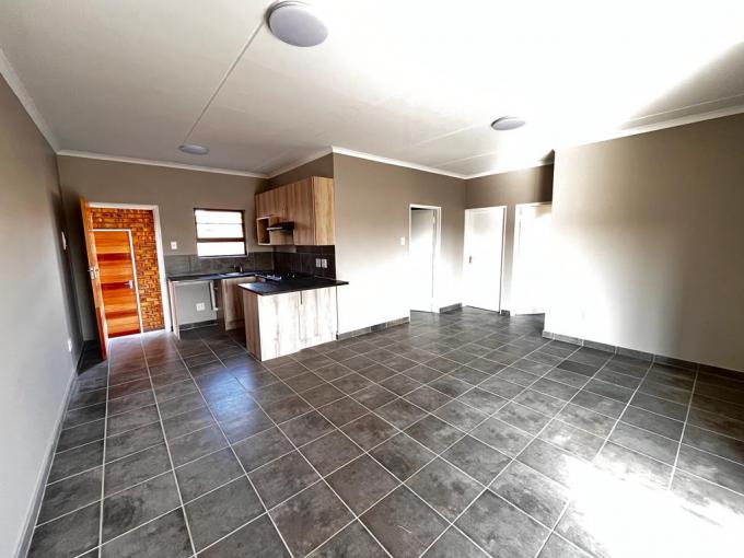 2 Bedroom Apartment for Sale For Sale in Potchefstroom - MR675385