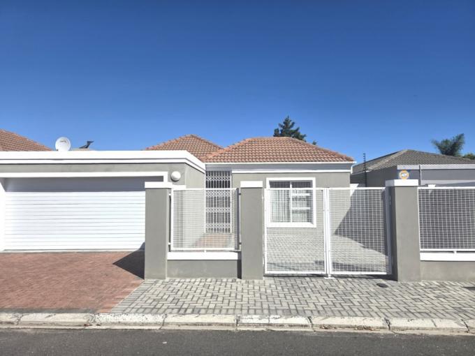 4 Bedroom House for Sale For Sale in Parklands - MR675429