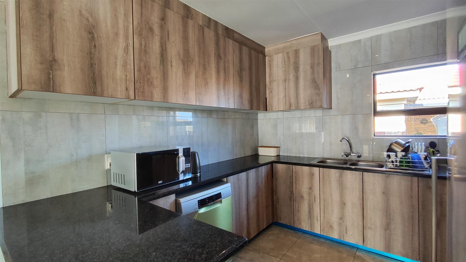 Kitchen - 10 square meters of property in Southdowns Estate