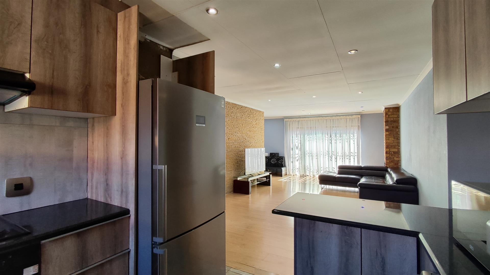 Kitchen - 10 square meters of property in Southdowns Estate