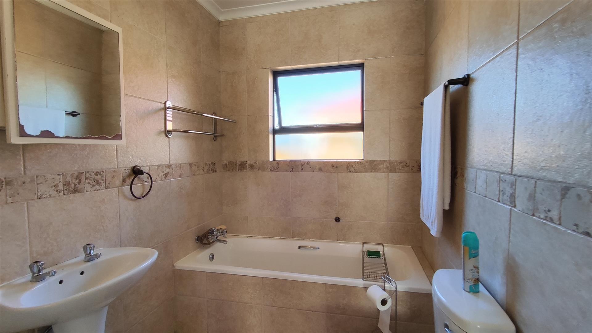 Main Bathroom - 7 square meters of property in Southdowns Estate
