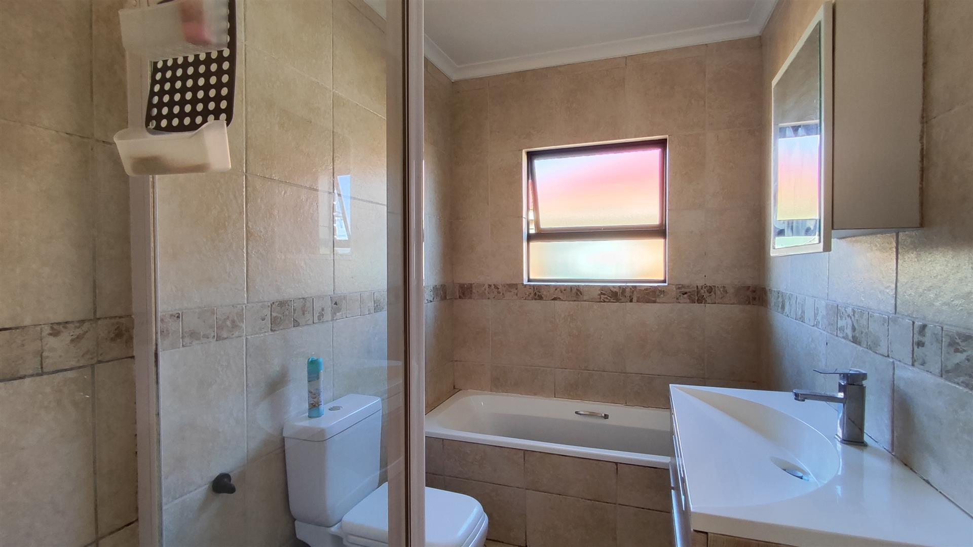 Bathroom 1 - 6 square meters of property in Southdowns Estate