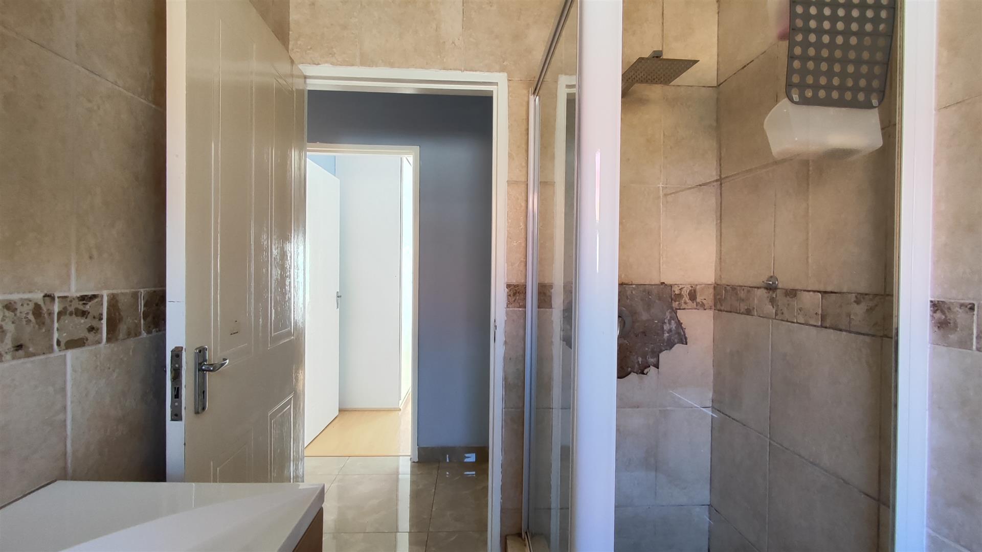 Bathroom 1 - 6 square meters of property in Southdowns Estate