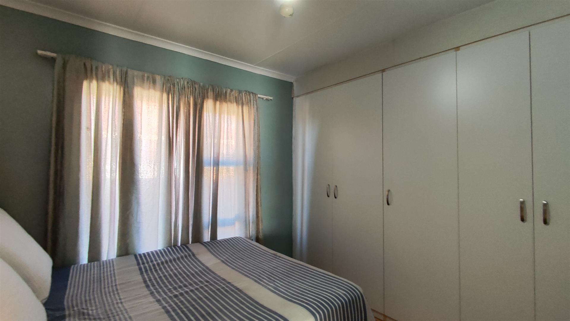 Bed Room 2 - 10 square meters of property in Southdowns Estate