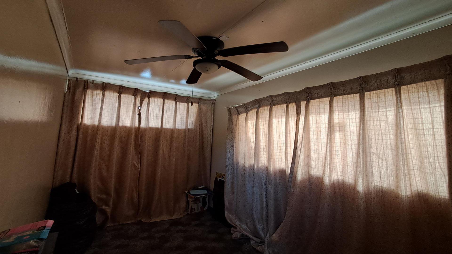 Bed Room 1 of property in Sasolburg