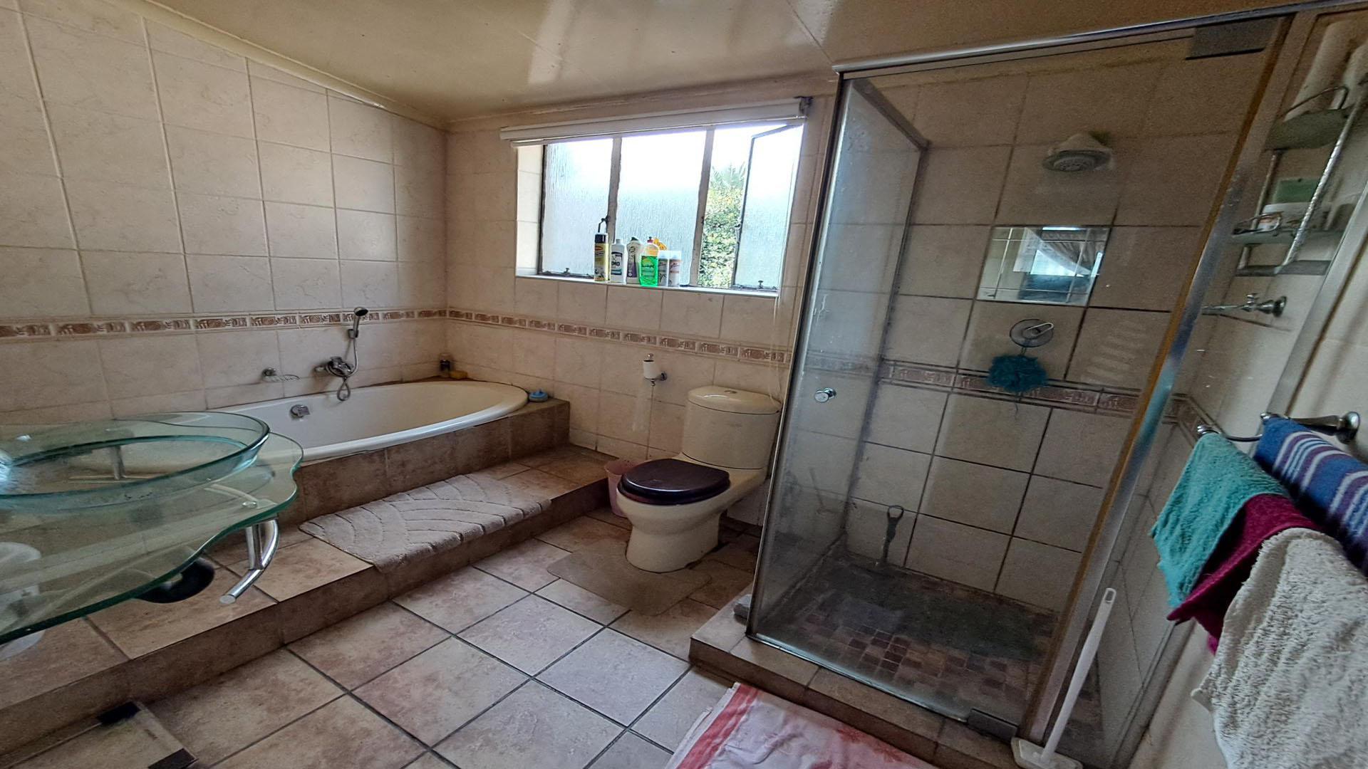 Bathroom 1 of property in Sasolburg