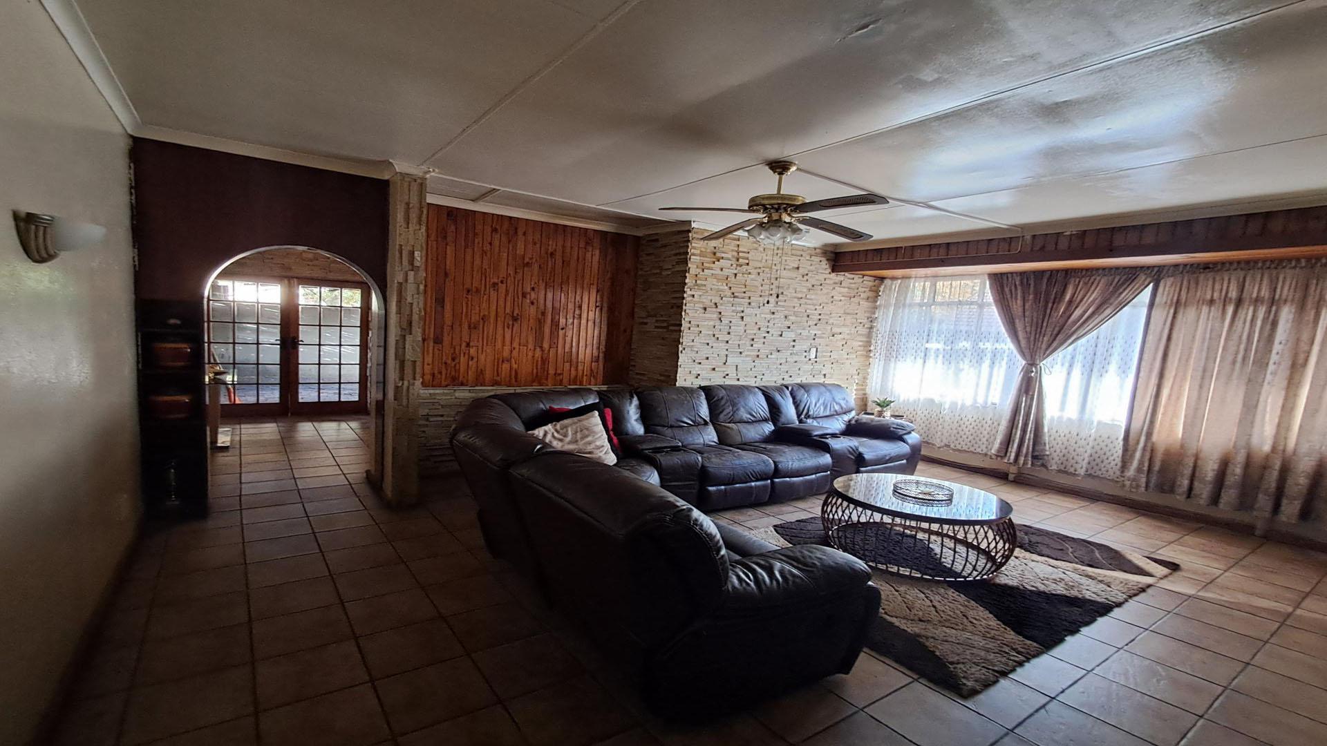 Lounges of property in Sasolburg