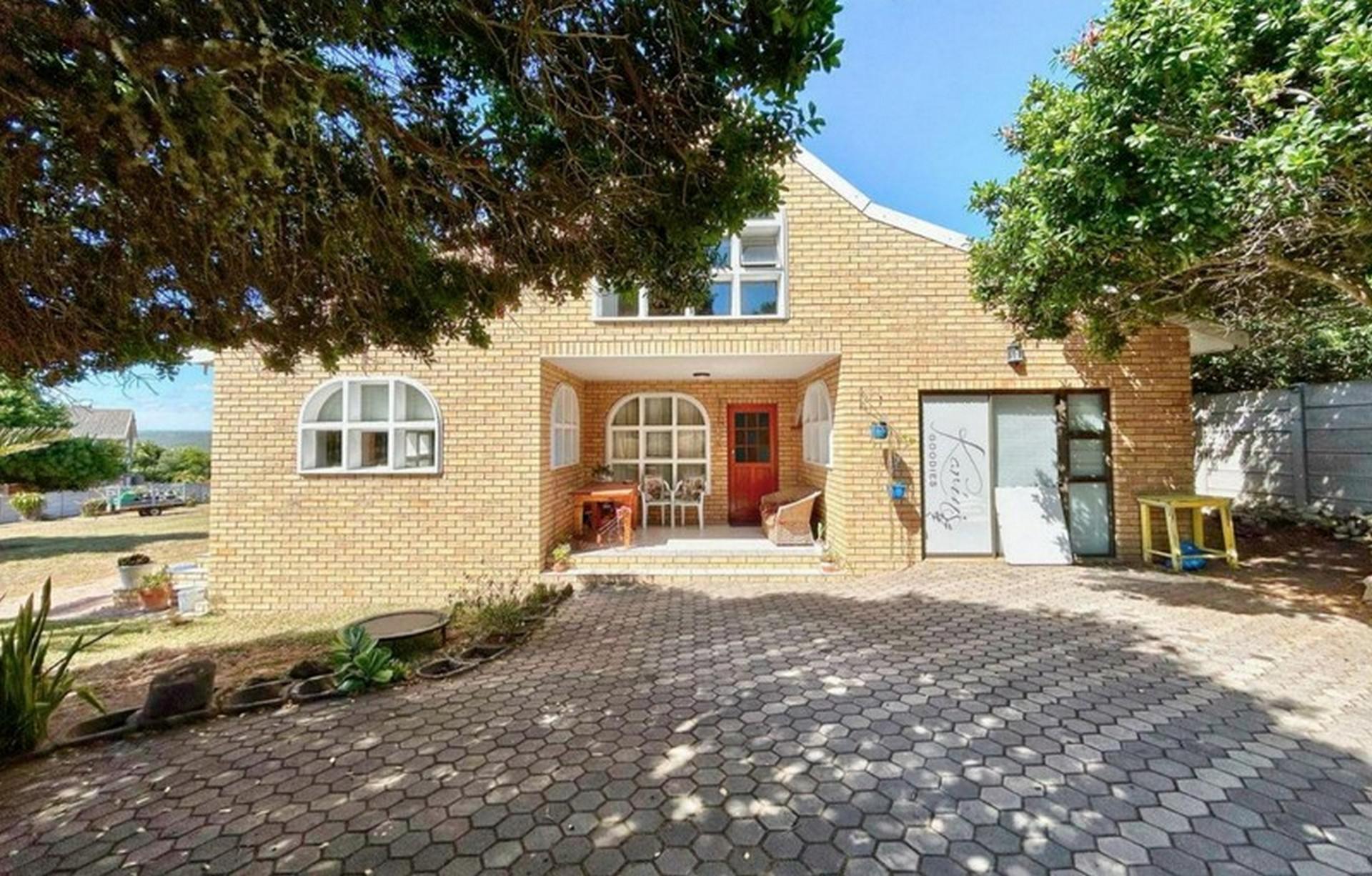  of property in Stilbaai (Still Bay)