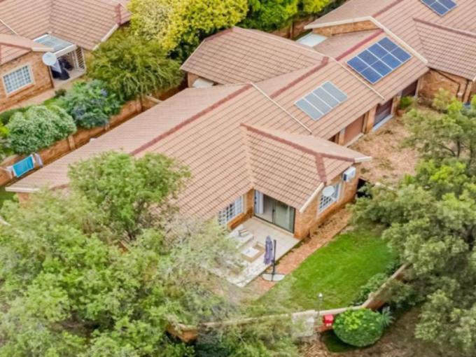 4 Bedroom Sectional Title for Sale For Sale in Roodepoort - MR675452
