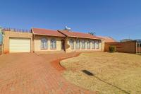 3 Bedroom 2 Bathroom House for Sale for sale in Lenasia South