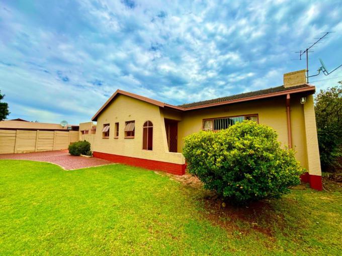 3 Bedroom House for Sale For Sale in Witpoortjie - MR675463