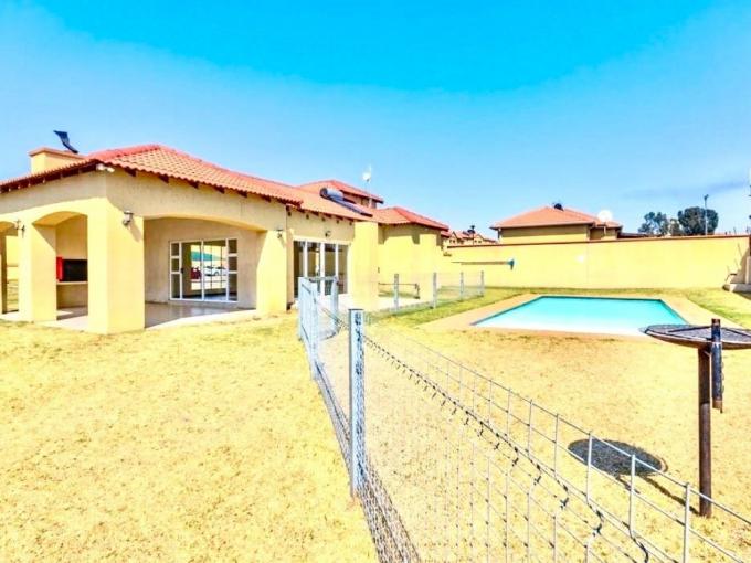 3 Bedroom Simplex for Sale For Sale in Aeroton - MR675464