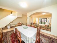  of property in Essexwold