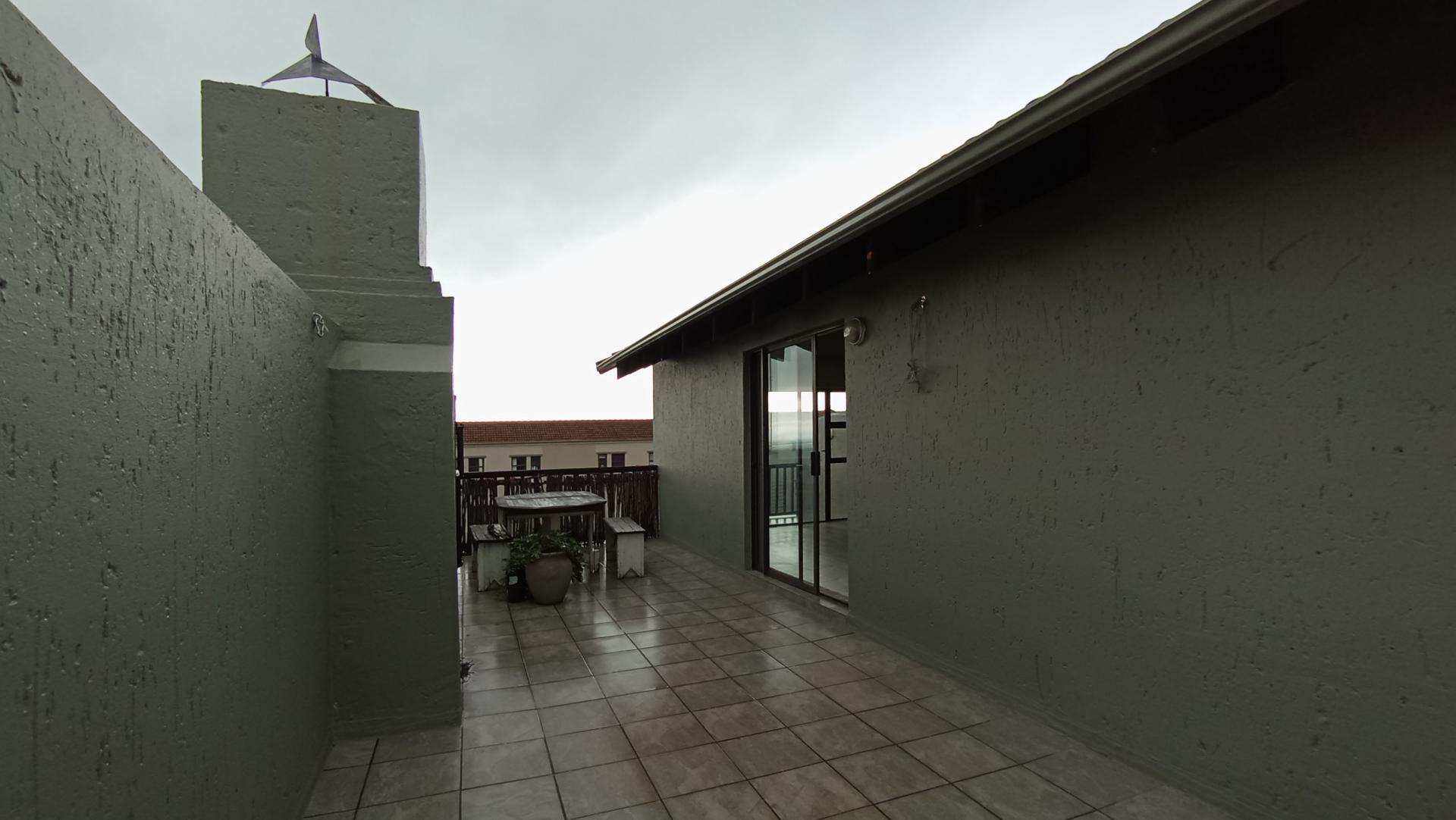 Balcony - 51 square meters of property in Sandton