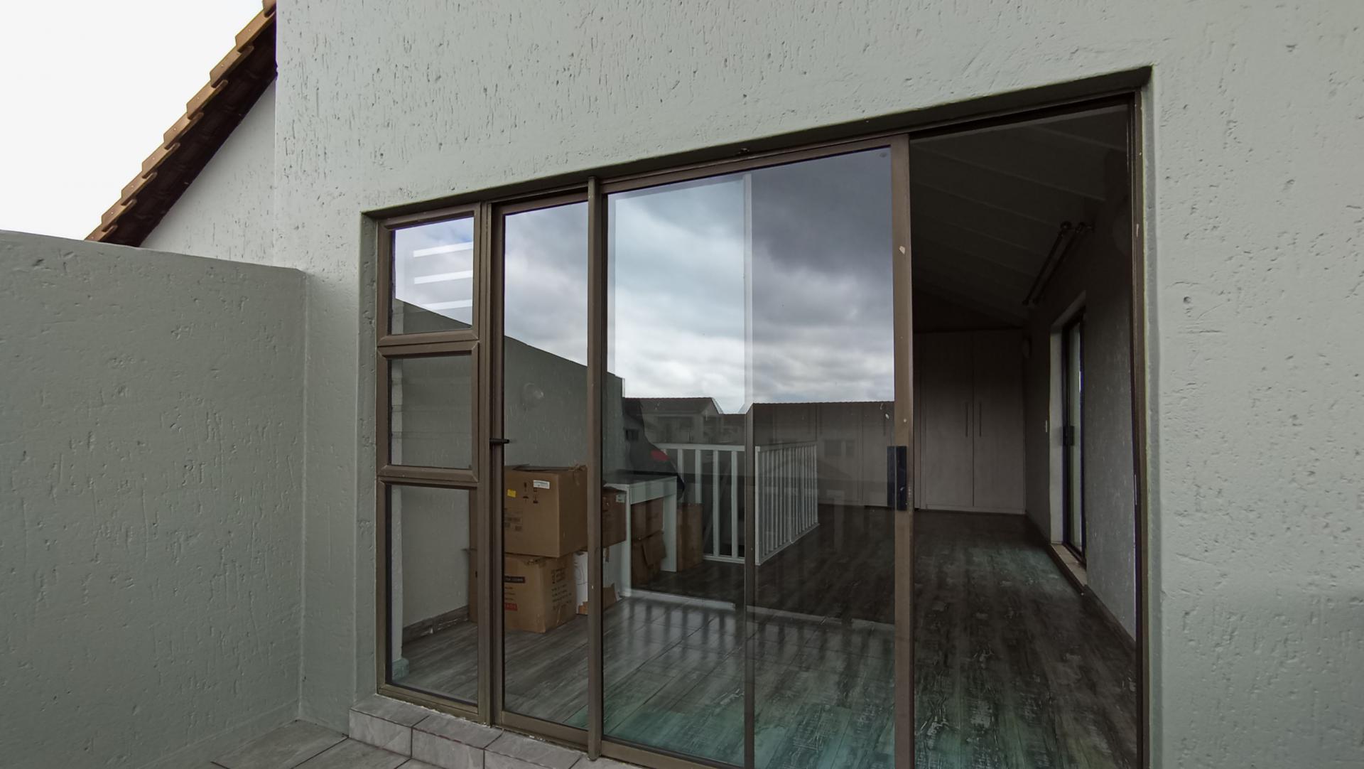 Balcony - 51 square meters of property in Sandton