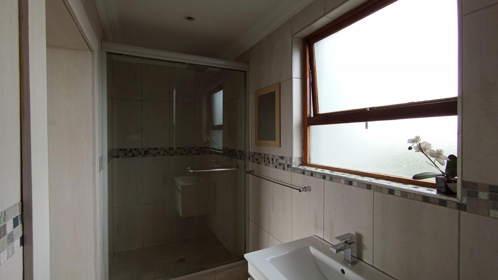 Bathroom 1 - 6 square meters of property in Sandton