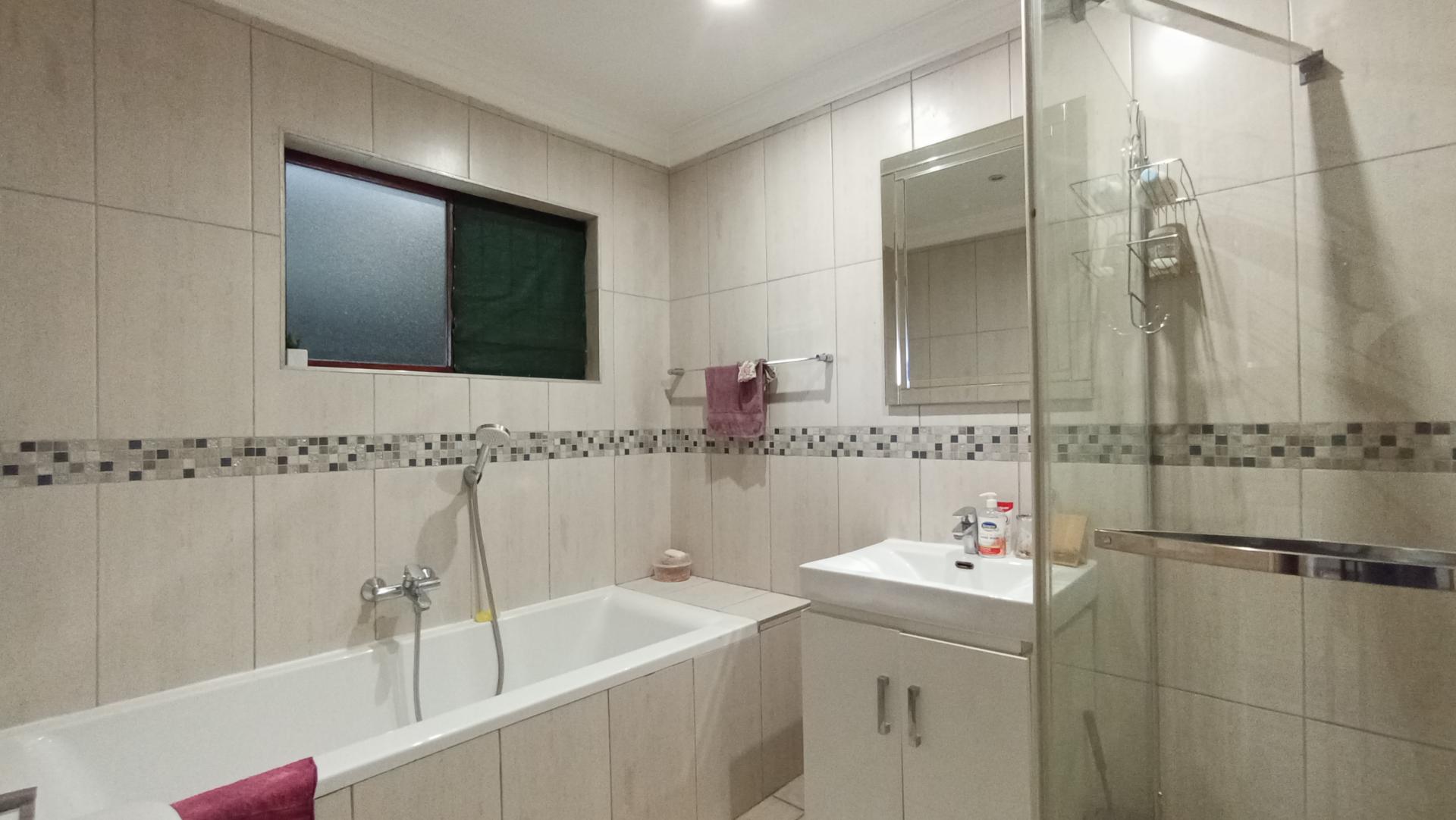 Main Bathroom - 7 square meters of property in Sandton