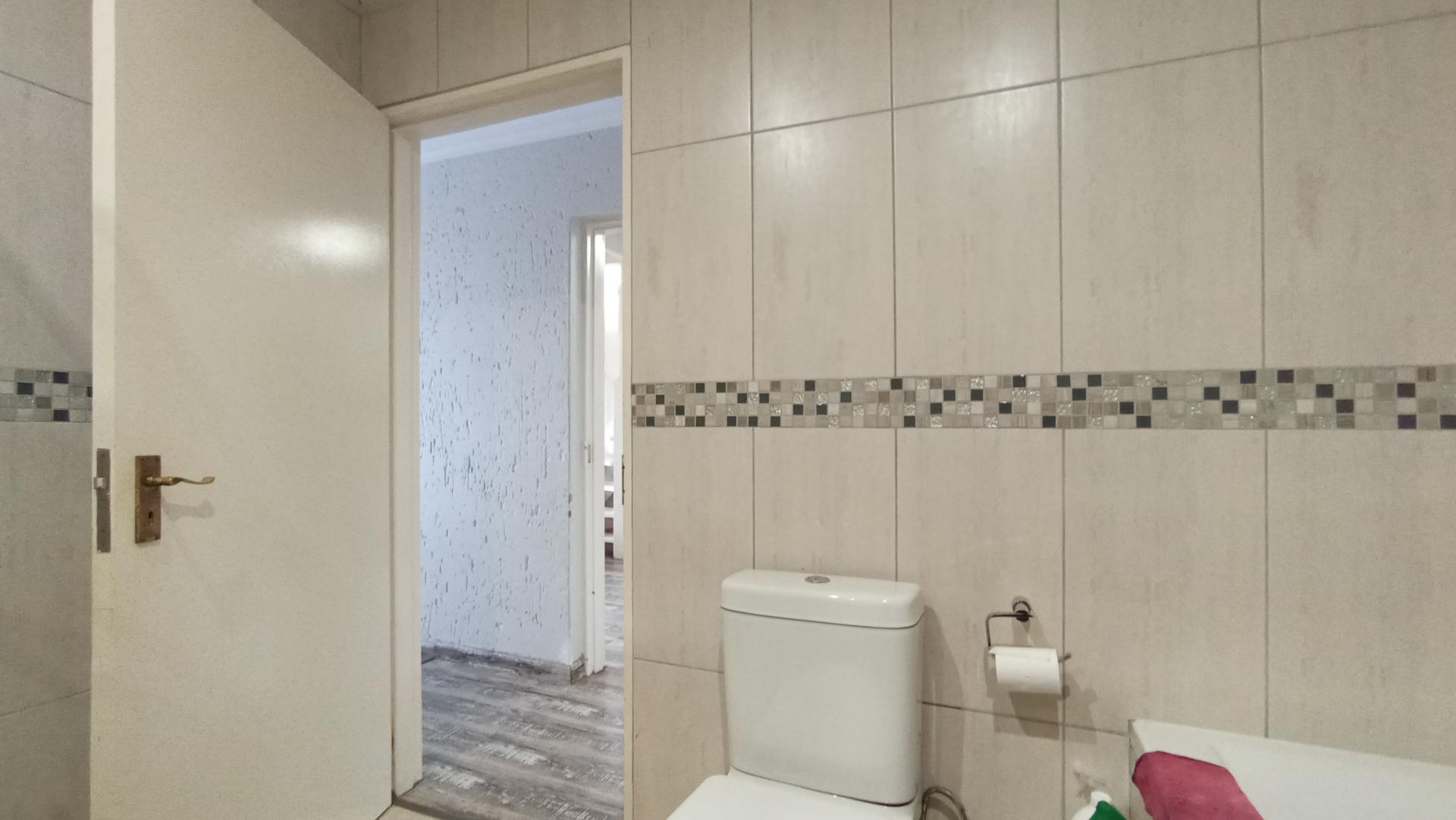 Main Bathroom - 7 square meters of property in Sandton