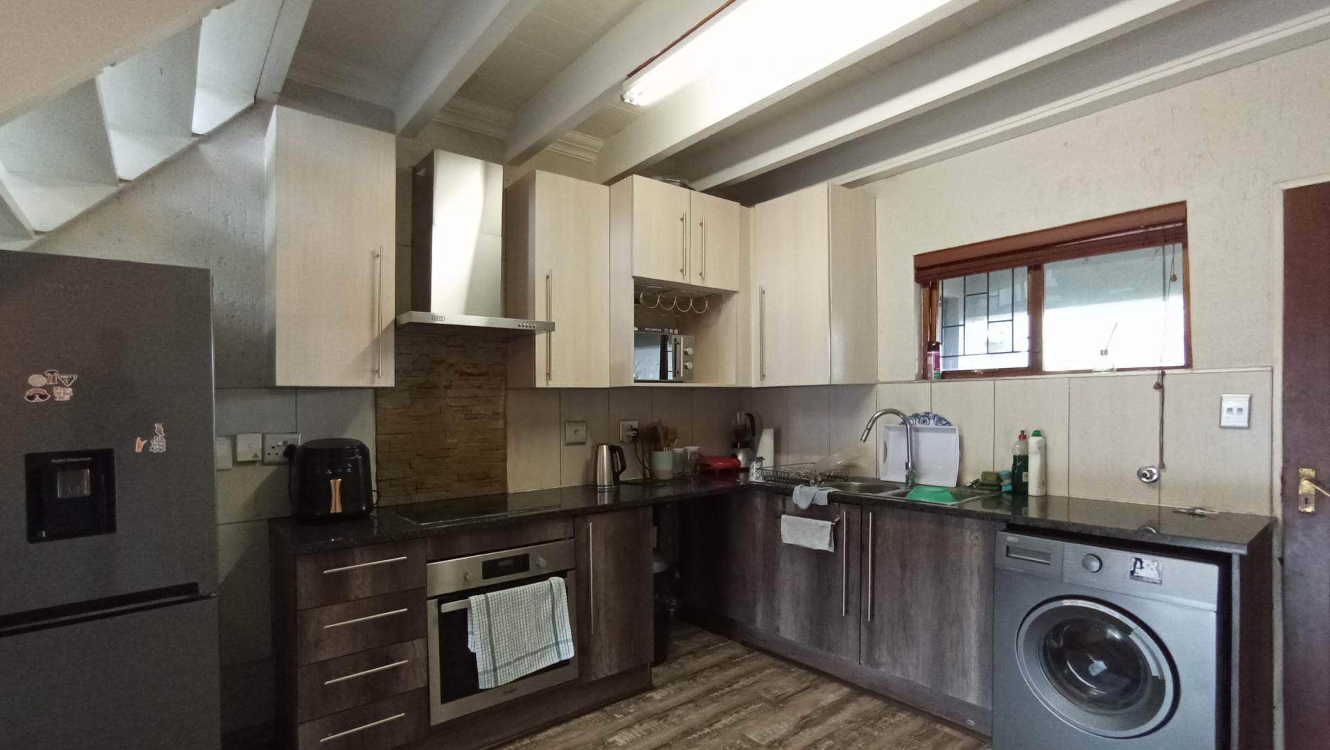 Kitchen - 11 square meters of property in Sandton