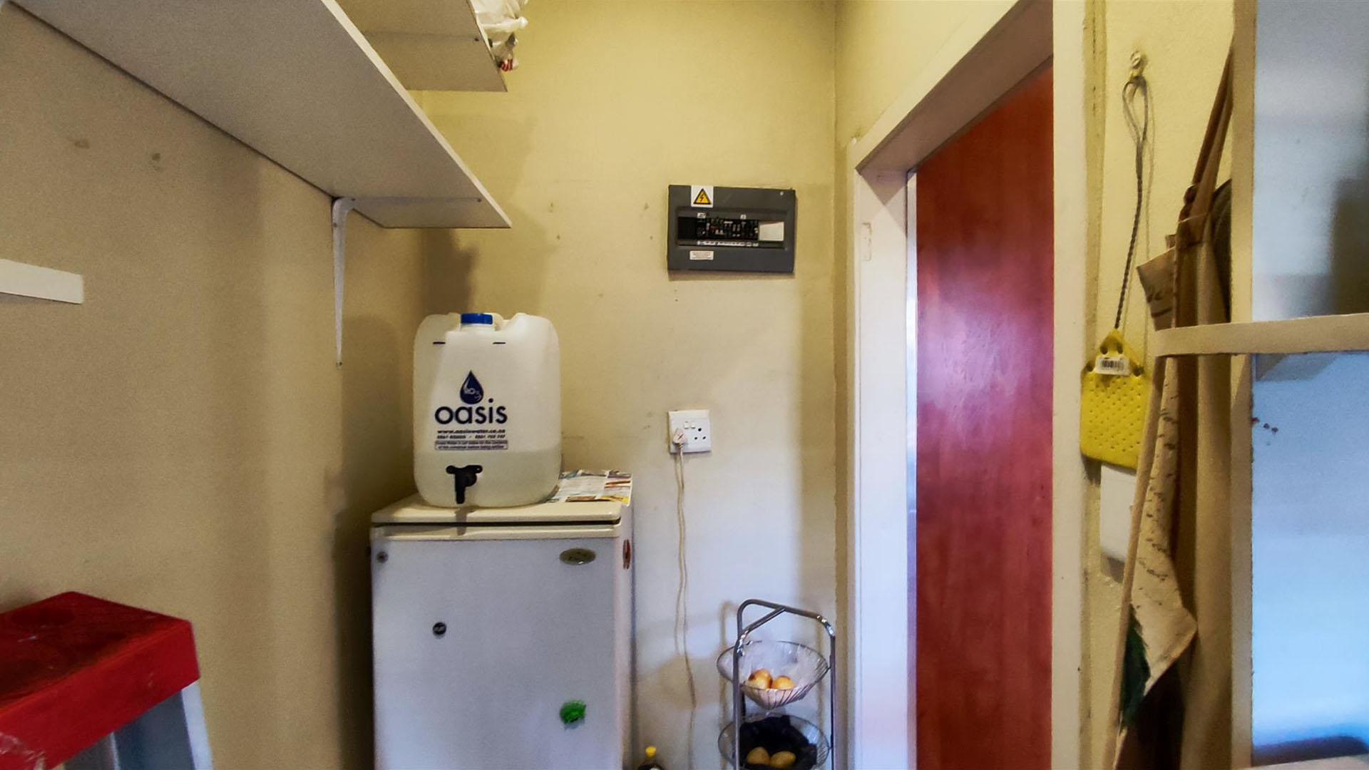 Spaces - 57 square meters of property in Dalview