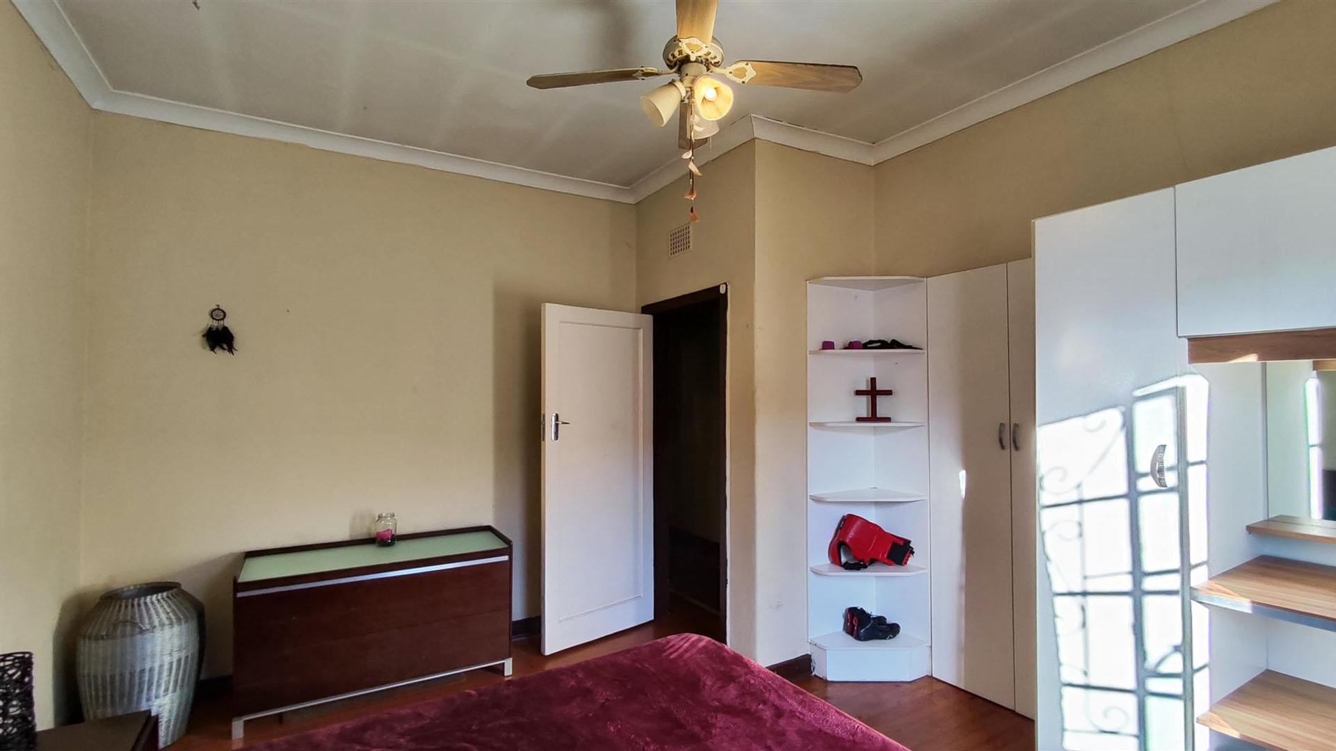 Bed Room 1 - 18 square meters of property in Dalview