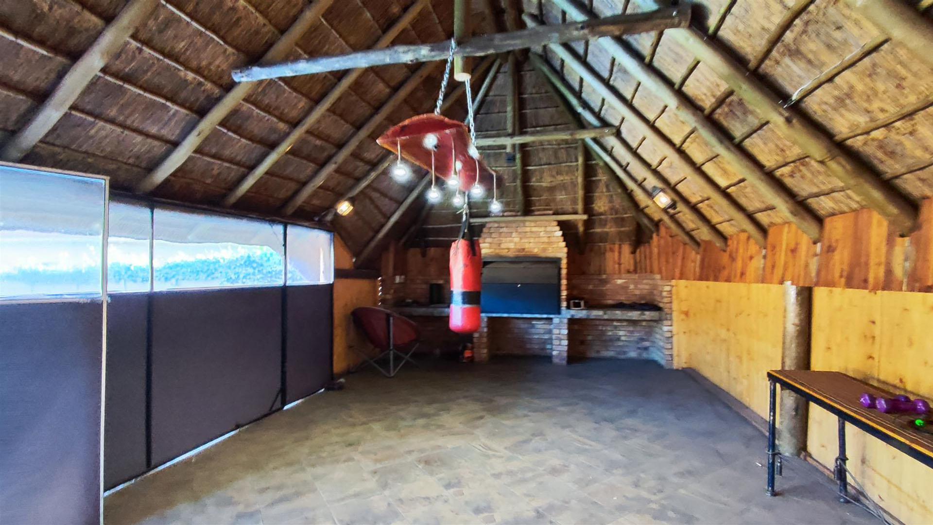 Entertainment - 57 square meters of property in Dalview