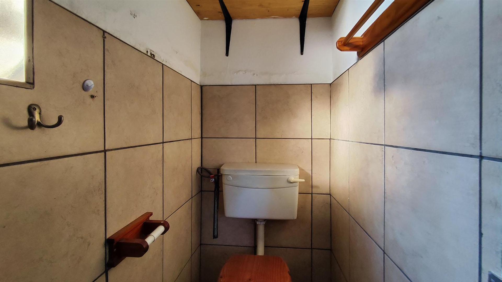 Staff Bathroom - 3 square meters of property in Dalview