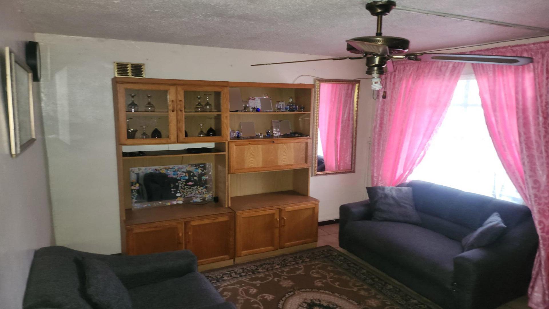 Lounges of property in Cape Town Centre