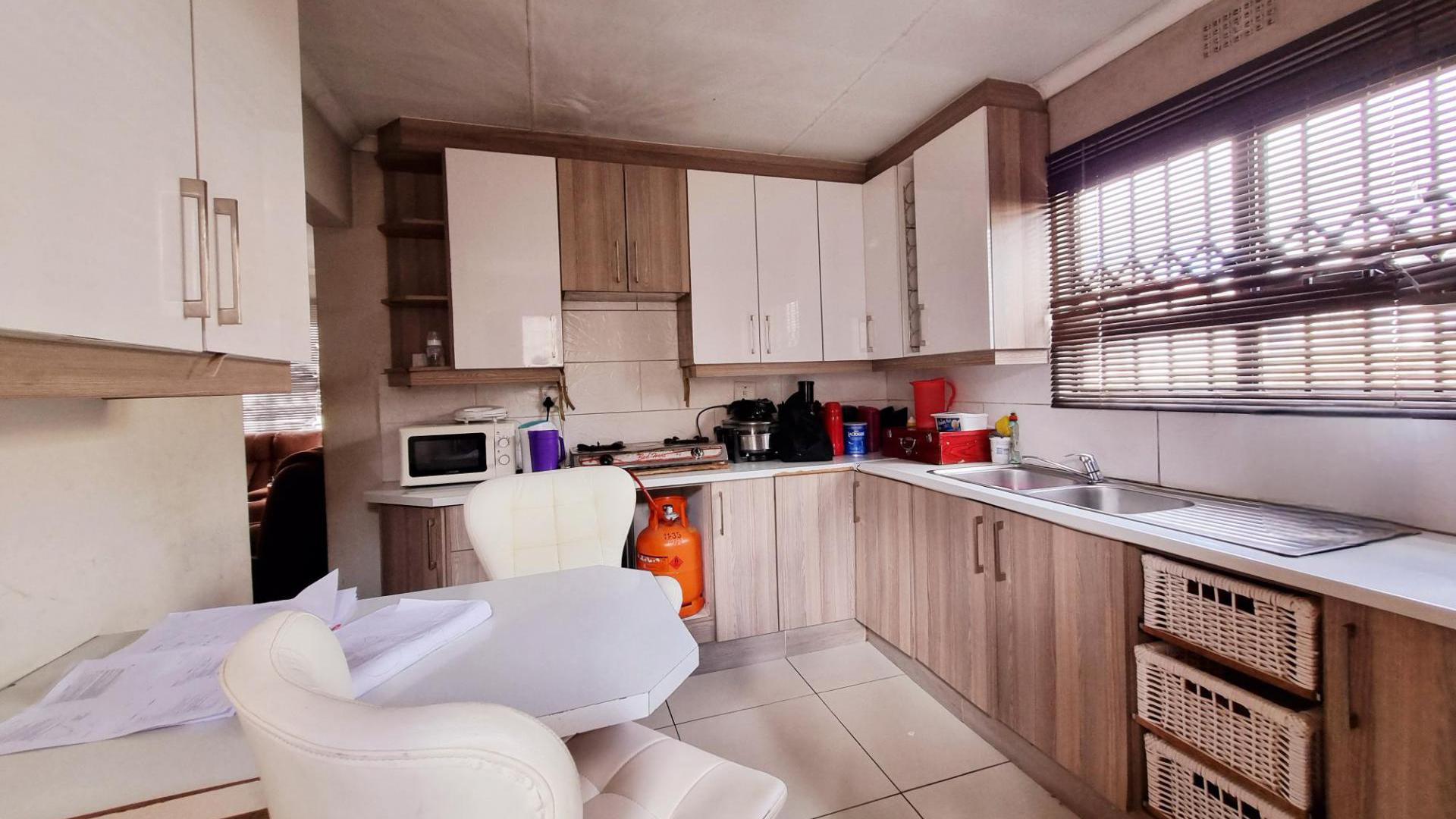 Kitchen of property in Umtata