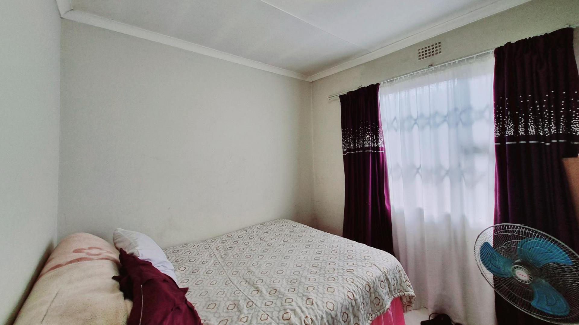 Bed Room 1 of property in Umtata