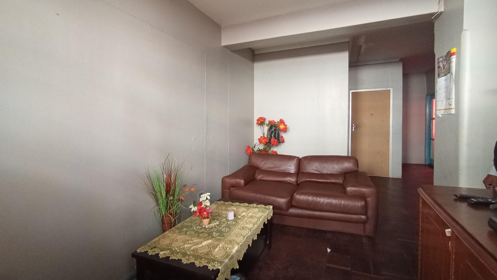 Lounges - 12 square meters of property in Sunnyside
