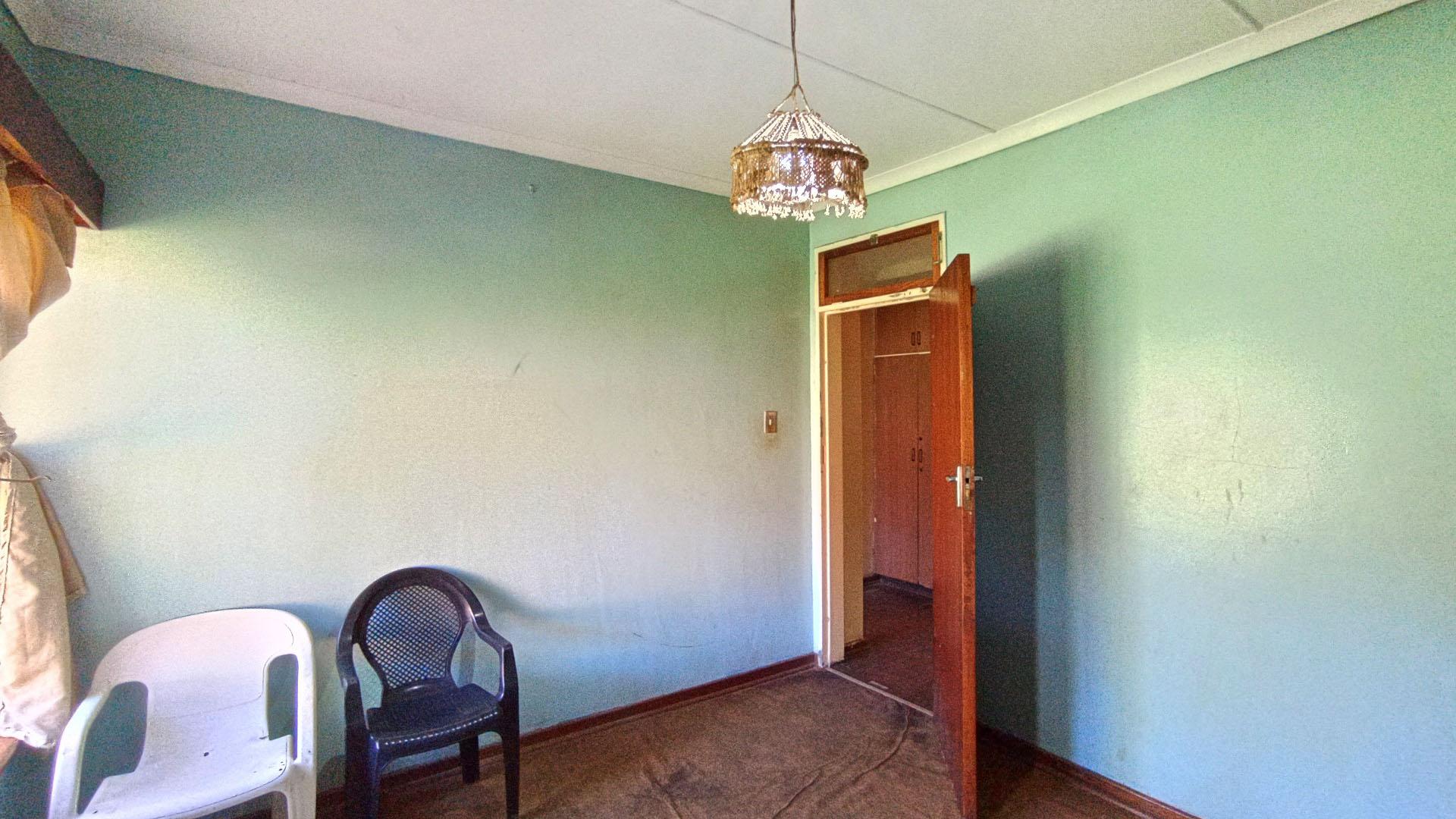 Bed Room 1 - 16 square meters of property in Isipingo Hills