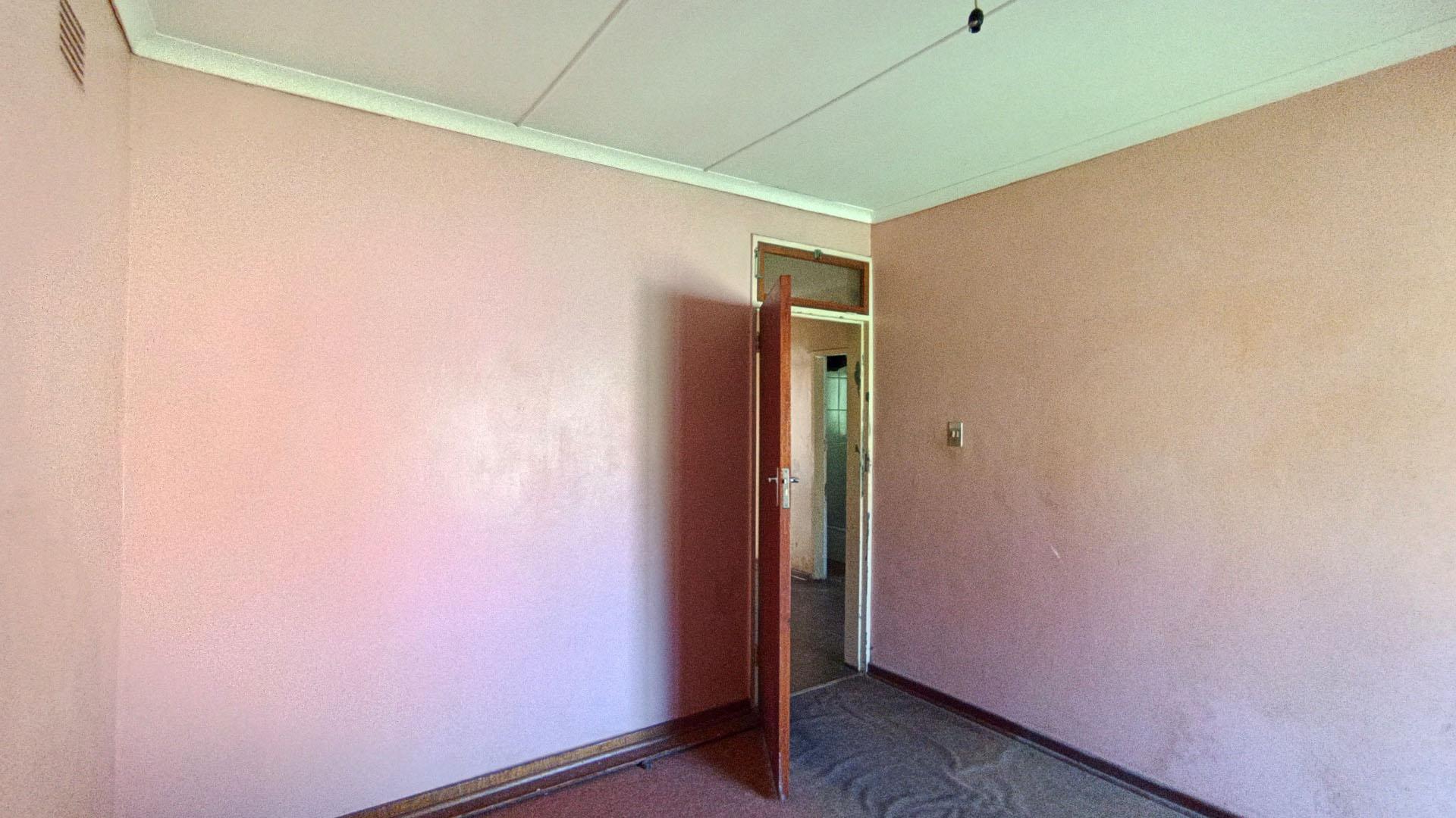 Bed Room 2 - 17 square meters of property in Isipingo Hills