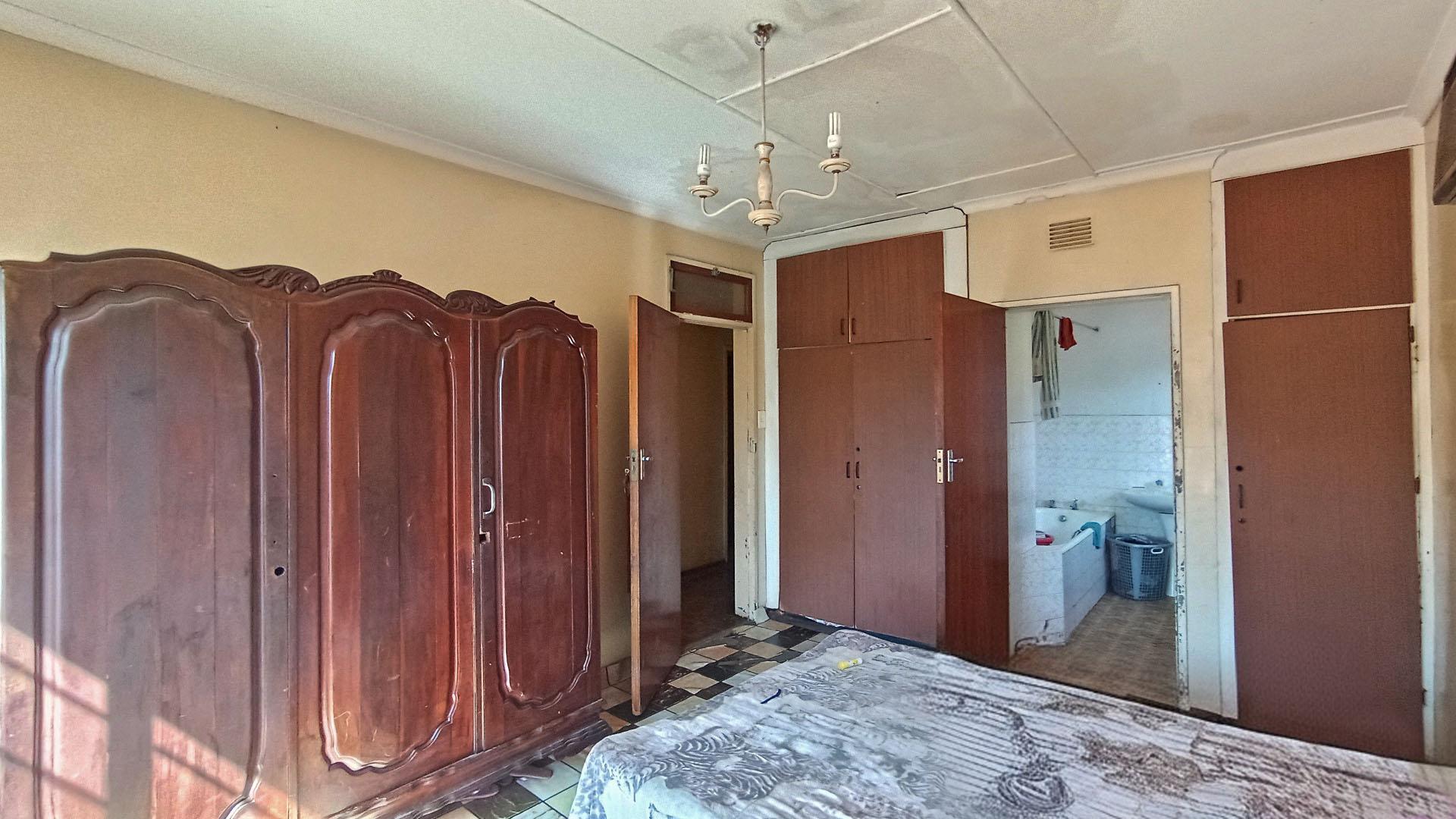 Main Bedroom - 20 square meters of property in Isipingo Hills