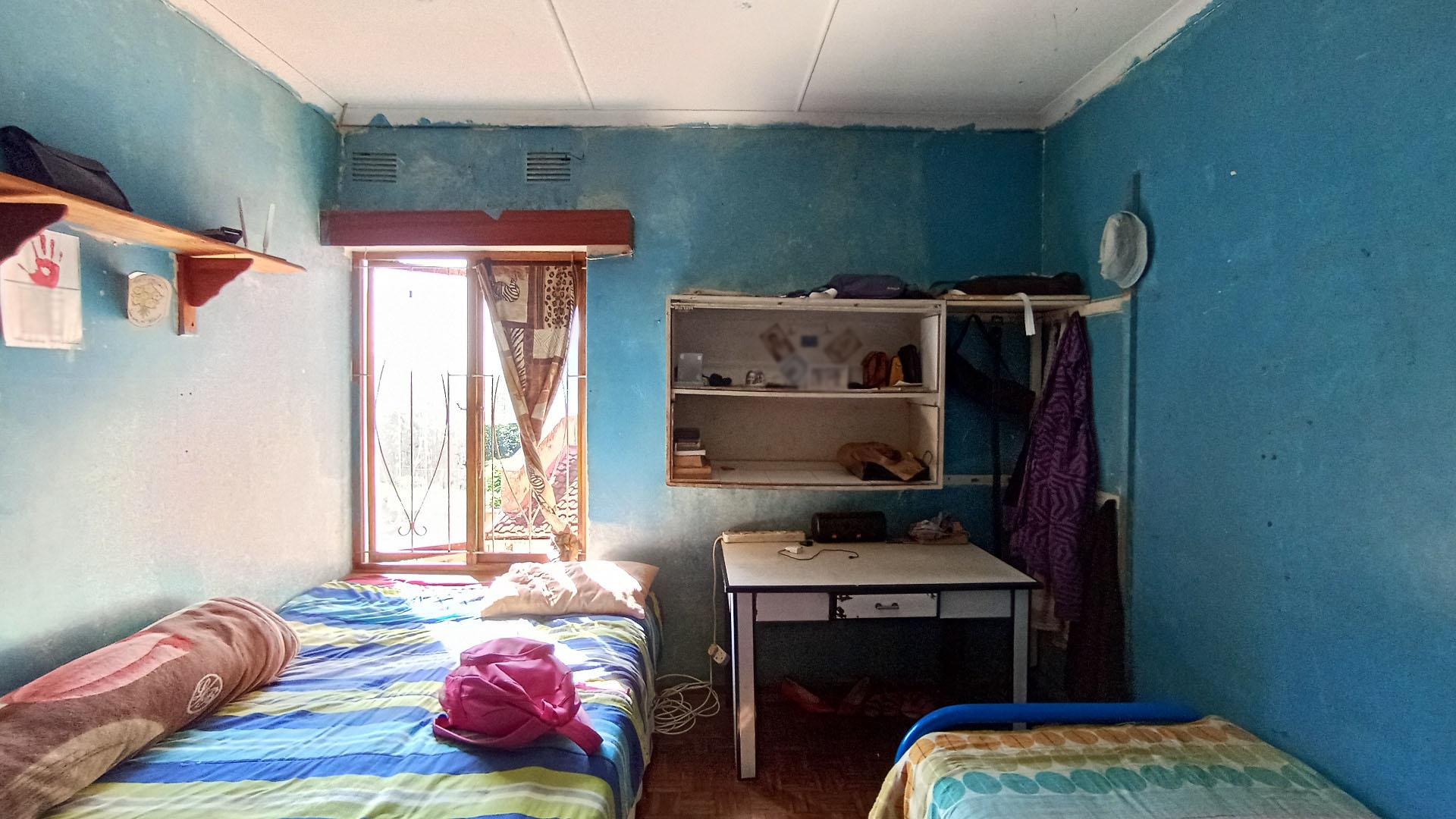 Bed Room 3 - 14 square meters of property in Isipingo Hills