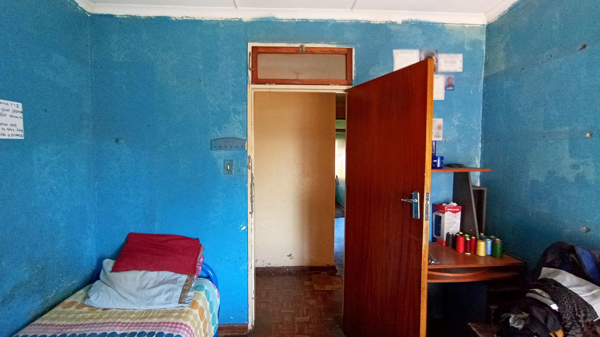 Bed Room 3 - 14 square meters of property in Isipingo Hills