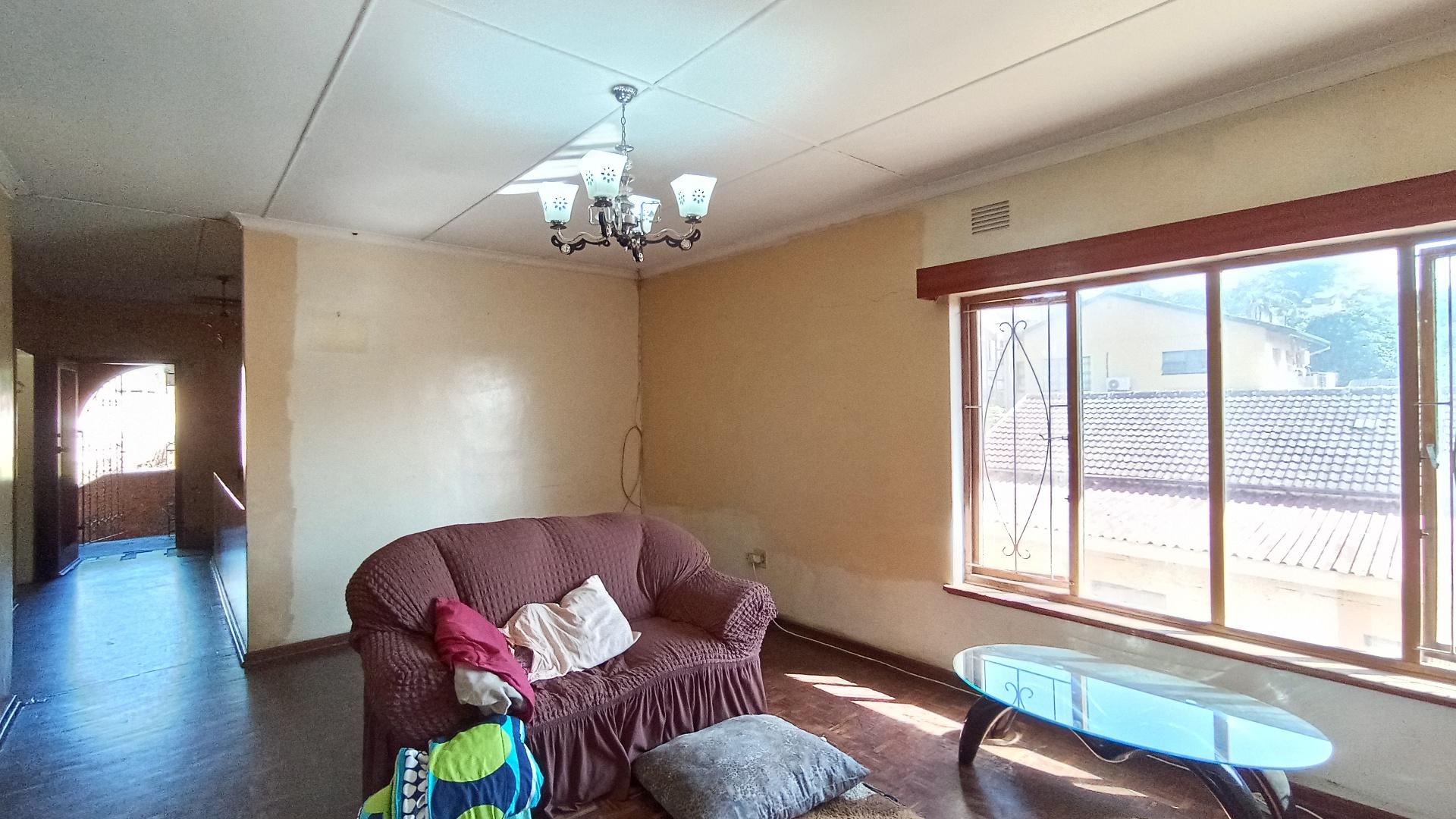 Lounges - 54 square meters of property in Isipingo Hills